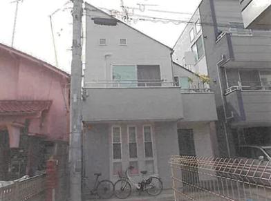 渋谷区初台一丁目
２３番３３の競売物件
