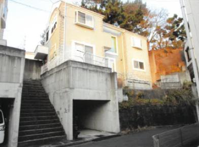 横浜市栄区長沼町字改正ノ二
１４４番２の競売物件