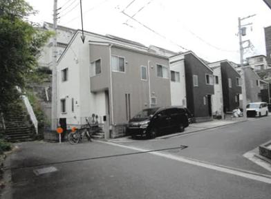横浜市金沢区東朝比奈一丁目
２６８０番１１の競売物件