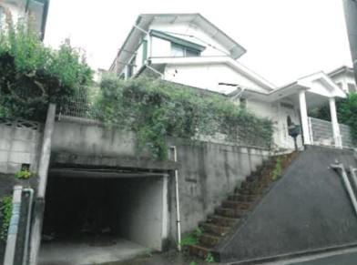 横浜市港南区笹下五丁目
３６１５番９の競売物件