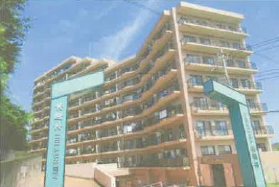 厚木市飯山南五丁目１６２０番地１、１６５１番地１、１６５１番地５の競売物件