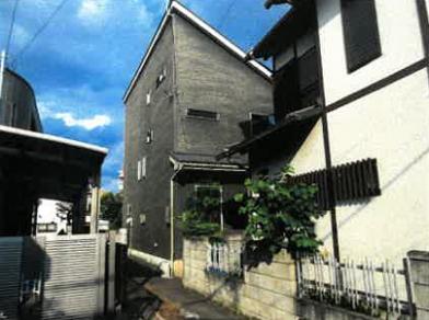 上尾市大字平方字三塚
４３０２番１７の競売物件