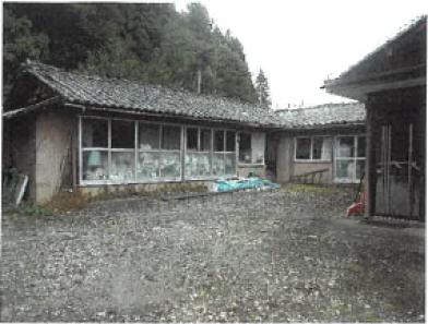 小諸市己字高峯
７７番１の競売物件