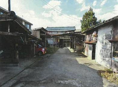 燕市小高字鮫面
５９７６番１の競売物件