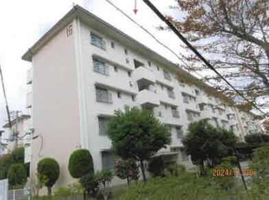 和泉市鶴山台三丁目１番地３１の競売物件