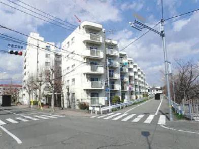 尼崎市名神町三丁目　６４番地１の競売物件