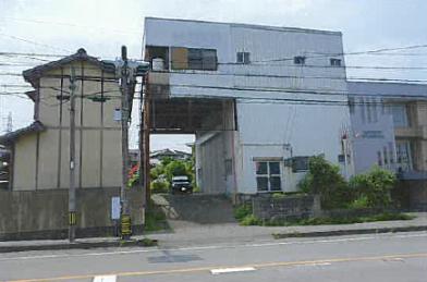 松阪市久保町字藤次谷
１８１７番３の競売物件