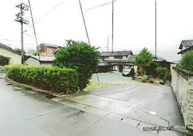 松阪市久保町字新屋
１６３５番１の競売物件