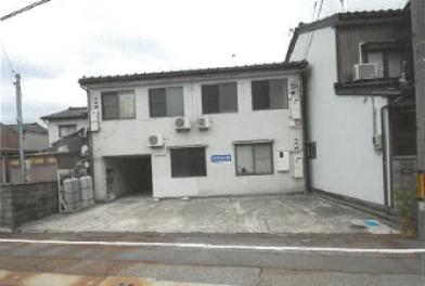 高岡市内免二丁目
７５８番の競売物件