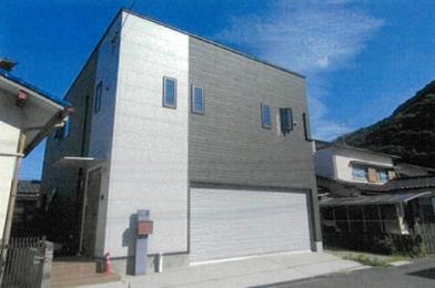 北九州市小倉南区徳吉東四丁目
３２８番３の競売物件