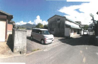 丸亀市綾歌町岡田東字下新開
７８３番１の競売物件