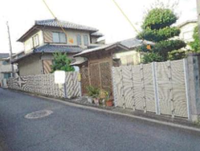 四国中央市川之江町字宮ノ下
２５２９番１６４の競売物件